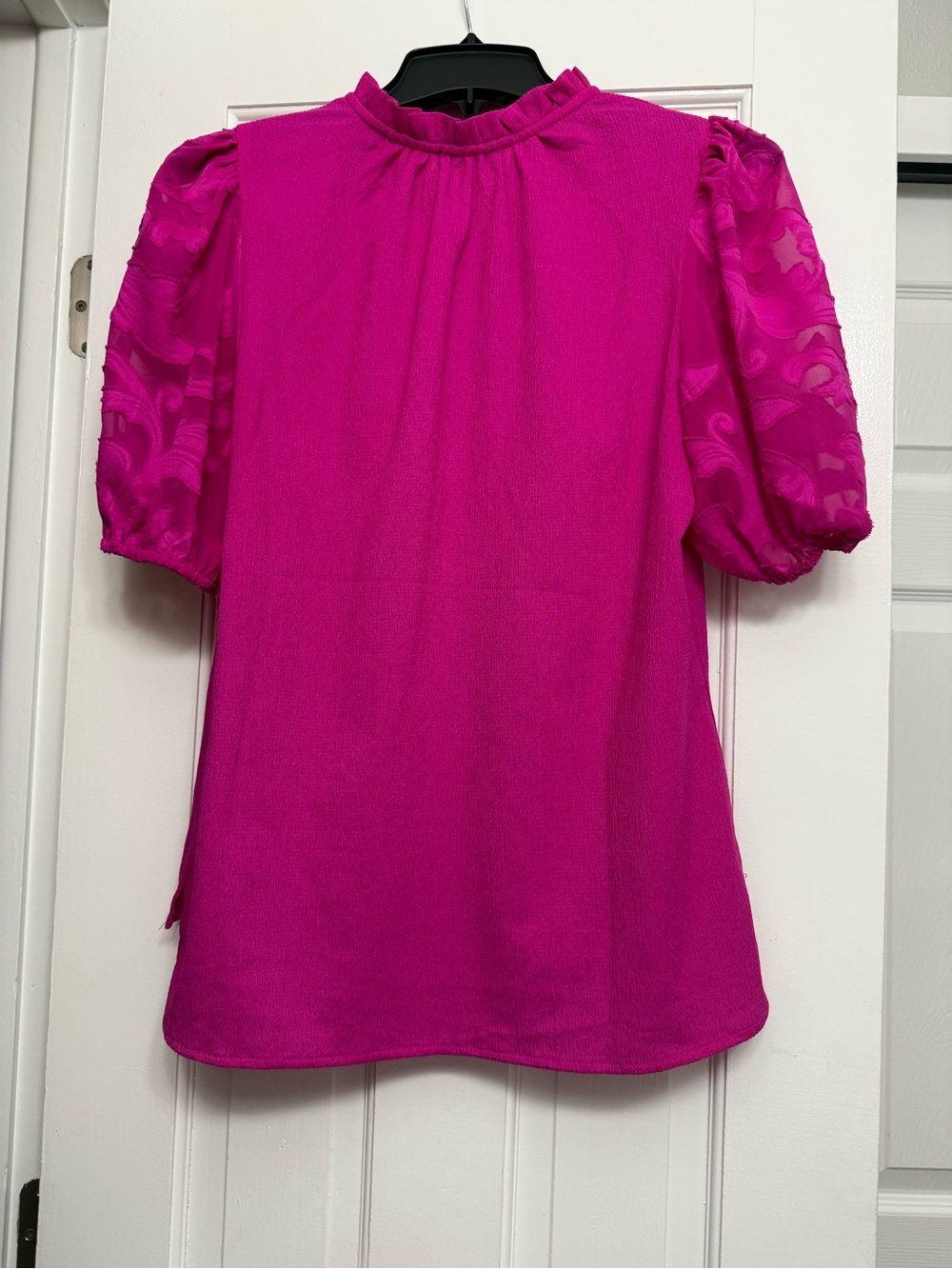 🌷Vince Camuto Sheer Sleeve Top, Magenta V-Neck, Sz S. Perfect Condition! - Picture 5 of 5